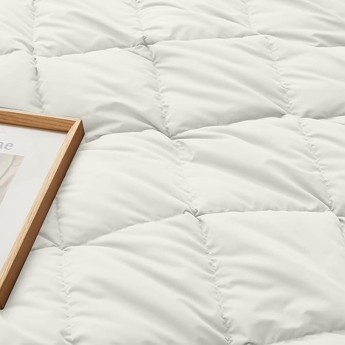 Soft Lightweight Down Blanket for Bed Sofa Couch Indoor and Outdoor Use, Warm and Fluffy Throw Blanket, White, Queen Size (90"X88")
