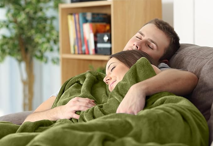 Utopia Bedding Fleece Blanket Full Size Olive 300GSM Luxury Fuzzy Soft Anti-Static Microfiber Bed Blanket (90x84 Inch)