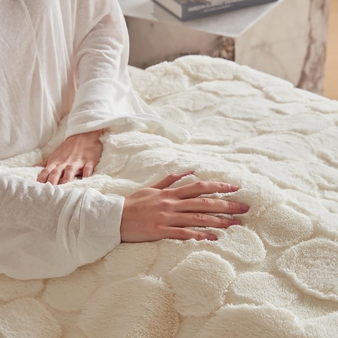 50x70 Inches Ultra-Soft Fuzzy Faux Fur Plush Throw Blanket - Thick, Warm Sherpa for Couch, Sofa, Bedroom, Camping - Decorative Blanket for Cozy Warmth, 680 GSM Cloud Ivory White