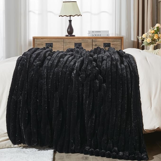 NEWCOSPLAY Faux Fur Throw Blanket Black 3D Ribbed Plush Thick Warm Blanket for Couch Sofa Bed 850GSM (Black Ribbed, Throw(50"x60"))
