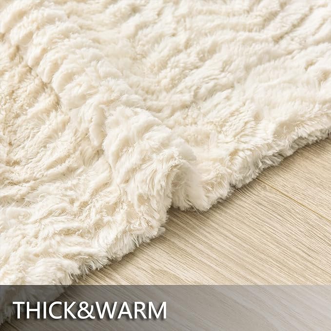 YUSOKI Luxury Faux Fur Blanket for Queen Size Bed 2 Layers,7.3lb,All Ages,Home Decoration Without Pillows (Ivory,90" x 90")