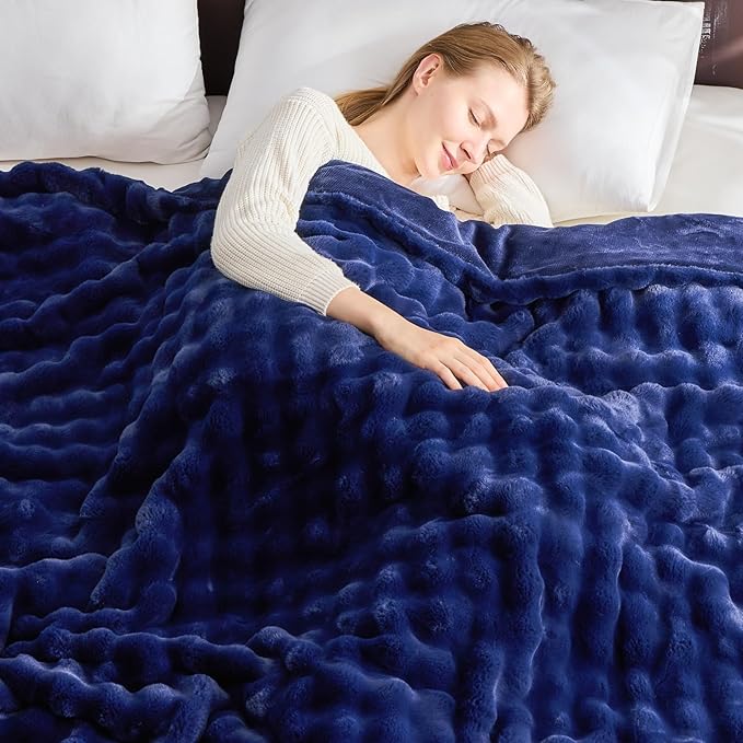 NEWCOSPLAY Faux Fur Twin Blanket Dark Navy Bubble Blanket Thick Warm Soft for Couch Sofa Bed 550GSM (Dark Navy, Twin(60"x80"))
