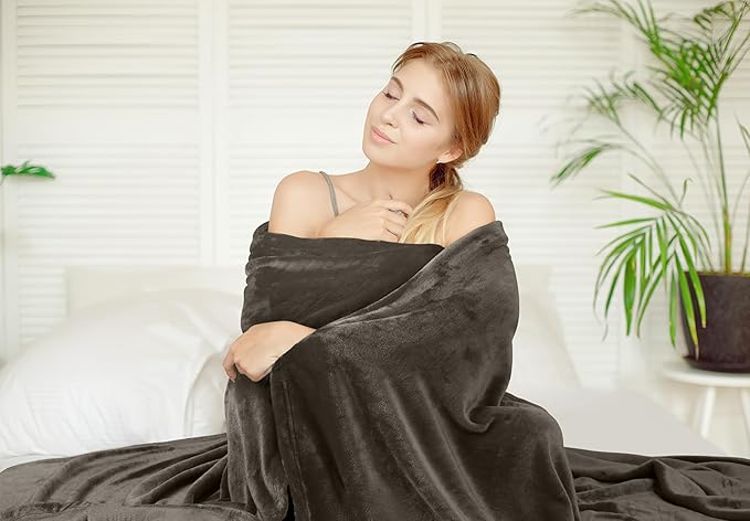 Utopia Bedding Fleece Blanket King Size Brown 300GSM Luxury Fuzzy Soft Anti-Static Microfiber Bed Blanket (90x102 Inch)