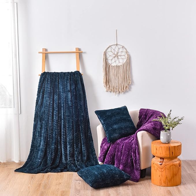 YUSOKI Luxury Faux Fur Blanket for Queen Size Bed 2 Layers,7.3lb,All Ages,Home Decoration Without Pillows (Navy Blue,90"x90")