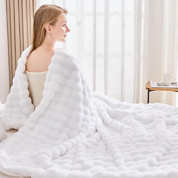NEWCOSPLAY Faux Fur Throw Blanket White Bubble Blanket Thick Warm Soft for Couch Sofa Bed 550GSM (White, Throw(50"x60"))