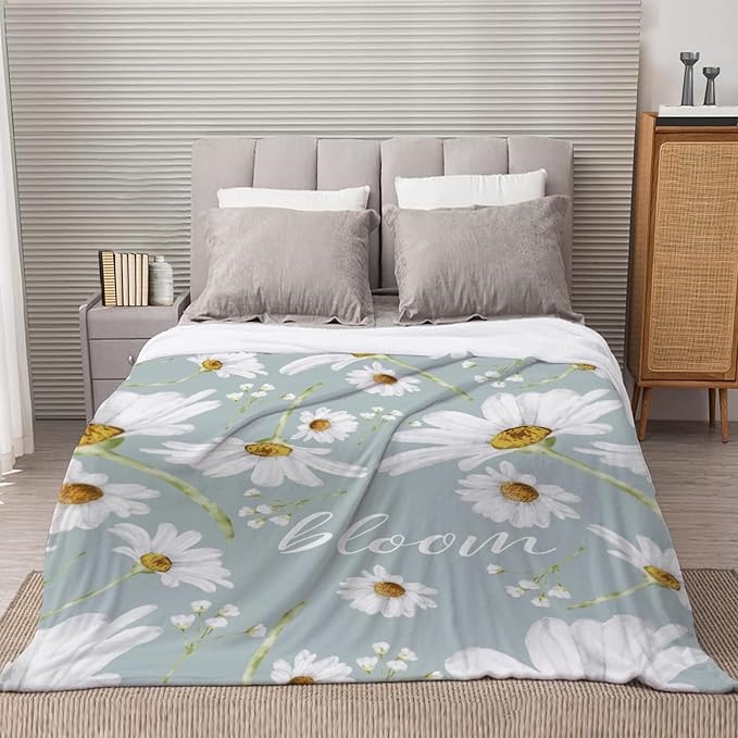 YeeJu Daisy Throw Blanket King Size White Floral Floral Blanket for Bed Couch Soft Cozy Fuzzy Plush Fleece Blankets Large Oversized Decorative Spring Summer Gift Decor Blanket 90x108