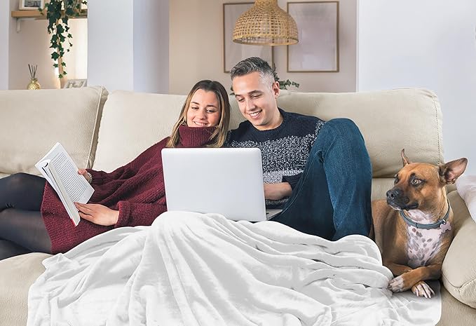 Utopia Bedding Fleece Blanket Full Size White 300GSM Luxury Fuzzy Soft Anti-Static Microfiber Bed Blanket (90x84 Inch)