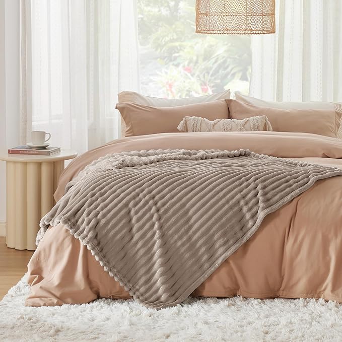 Bedsure Mocha Meringue Twin Blanket for Bed - GentleSoft Cozy Soft Blankets for Women, Cute Large Throws for Girls, 66x90 Inches