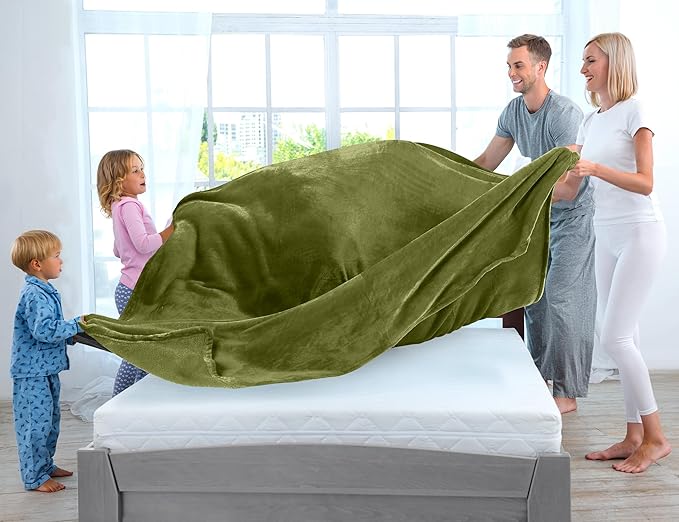 Utopia Bedding Fleece Blanket Full Size Olive 300GSM Luxury Fuzzy Soft Anti-Static Microfiber Bed Blanket (90x84 Inch)