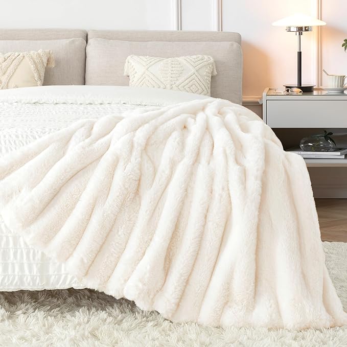 Touchat Luxury Faux Rabbit Fur Throw Blanket for Couch,Super Heavy Warm Cozy Fuzzy Blanket for Sofa Bedroom Living Room,Ultra Soft Fluffy Reversible Plush Blanket for Home Decor Gifts,Cream White