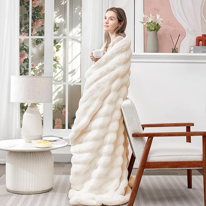 Touchat Luxury Faux Rabbit Fur Throw Blanket for Couch,Super Heavy Warm Cozy Fuzzy Blanket for Sofa Bedroom Living Room,Ultra Soft Fluffy Reversible Plush Blanket for Home Decor Gifts,Cream White