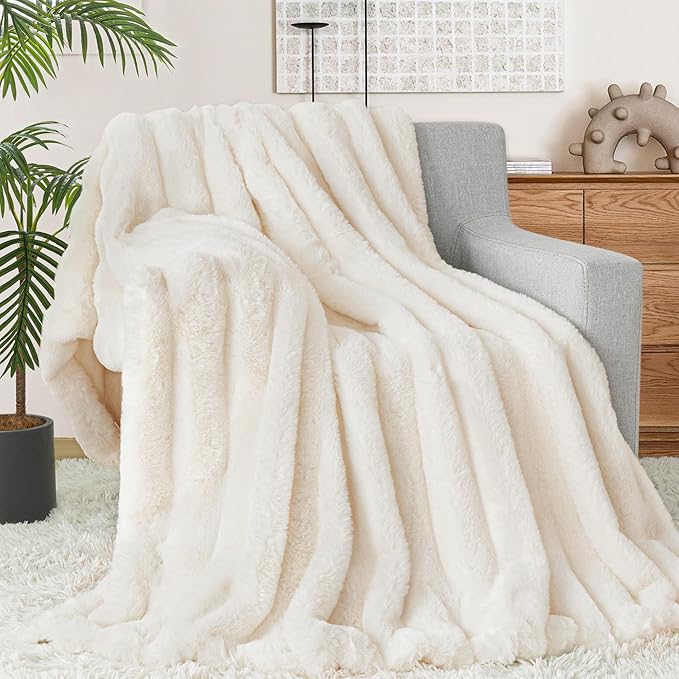 Touchat Luxury Faux Rabbit Fur Throw Blanket for Couch,Super Heavy Warm Cozy Fuzzy Blanket for Sofa Bedroom Living Room,Ultra Soft Fluffy Reversible Plush Blanket for Home Decor Gifts,Cream White
