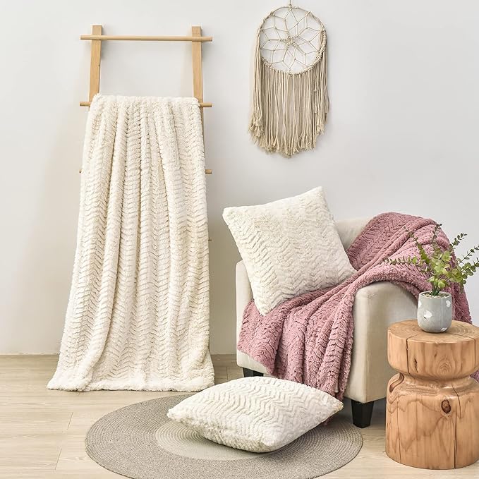 YUSOKI Luxury Faux Fur Blanket for Queen Size Bed 2 Layers,7.3lb,All Ages,Home Decoration Without Pillows (Ivory,90" x 90")