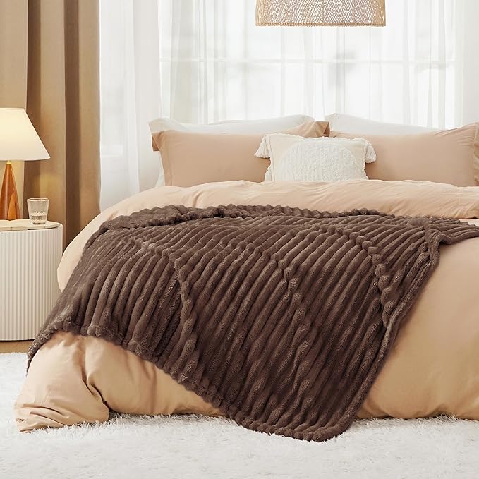 Bedsure Fondue Fudge Twin XL Blanket for Bed - GentleSoft Cozy Soft Blankets for Women, Cute Small Fleece Throws for Girls, Birthday Gifts for Women, Mothers Day Decor Gifts for Mom, 66x90 Inches