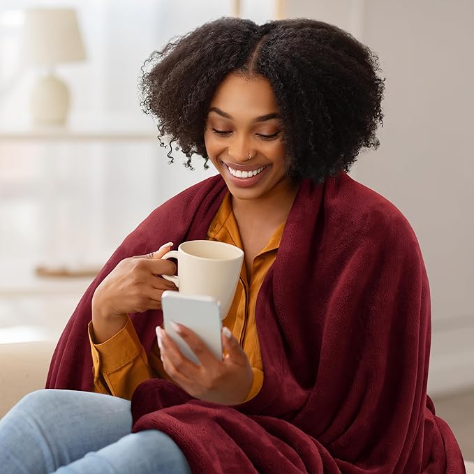 Utopia Bedding Fleece Blanket King Size Burgundy 300GSM Luxury Anti-Static Fuzzy Soft Microfiber Bed Blanket (90x102 Inch)
