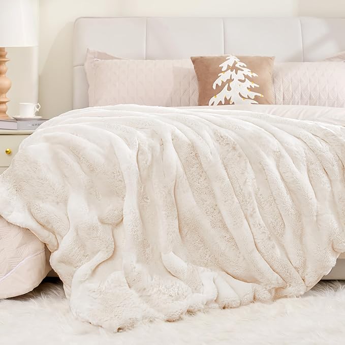 Touchat Luxury Faux Rabbit Fur Throw Blanket Twin Size for Couch,Super Heavy Warm Cozy Blanket for Sofa Bedroom Living Room,Ultra Soft Fluffy Reversible Plush Blanket for Home Decor Gifts,Cream White