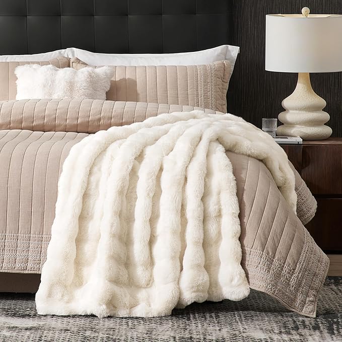 Amélie Home Faux Fur King Size Blanket, Fuzzy Soft Plush Thick Bubble Blanket for Bed Sofa Bedroom Living Room, 108 x 90 Inches, Cream White