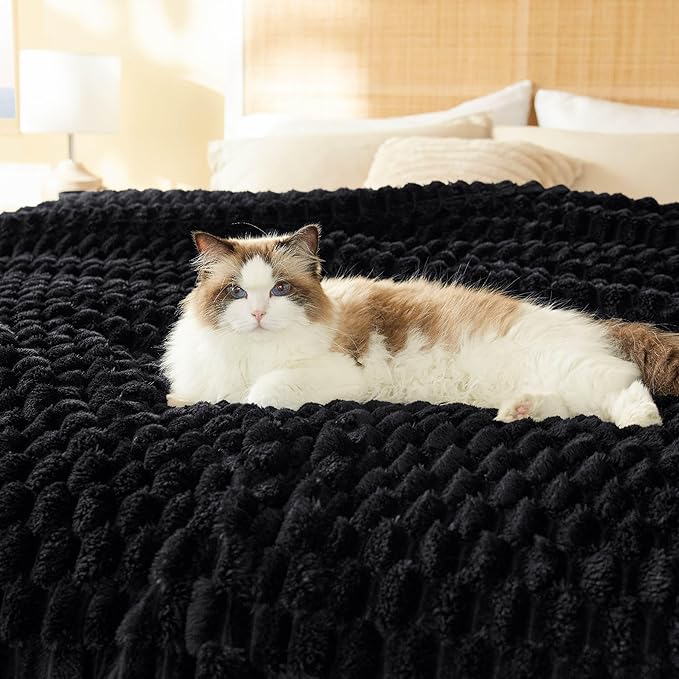 Bedsure King Size Blanket for Bed - Super Soft, Cozy Blankets for Women, Cute Large Fleece Gifts for Girls, Black, 108x90 Inches