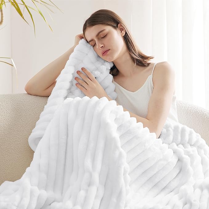 Bedsure White Fleece Blanket for Couch - GentleSoft Cozy Soft Blankets for Women, Cute Small Throws for Girls, 50x70 Inches