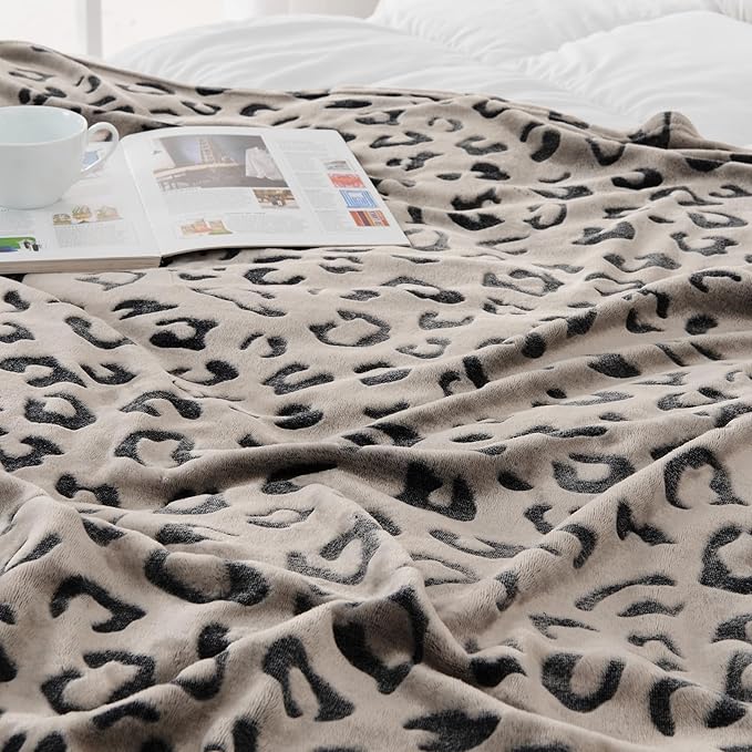 SOCHOW Three-Dimensional Leopard Print Flannel Fleece Throw Blanket, Lightweight Super Soft Cozy Plush Blanket for Couch Bed, 60 x 80 Inches, Chocolate Leopard