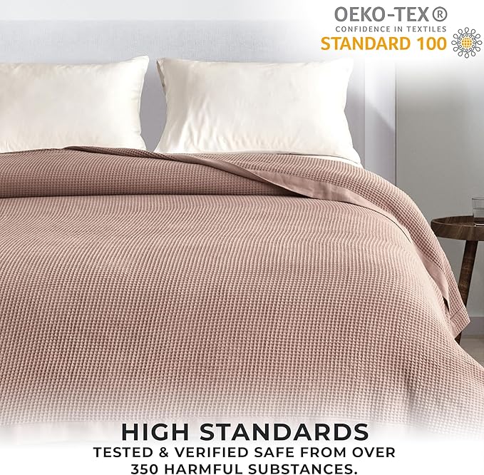 Great Bay Home 100% Cotton Blanket for Twin Size Bed | Lightweight and Breathable Waffle Weave Blankets for Summer & Spring | Versatile, Layering Pink Bed Blanket, Redwood, 90x66 inches