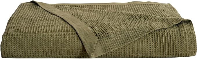 Great Bay Home 100% Cotton Blanket for Twin Size Bed | Lightweight and Breathable Waffle Weave Blankets for Summer & Spring | Versatile, Layering Dark Green Bed Blanket, Olive, 90x66 inches