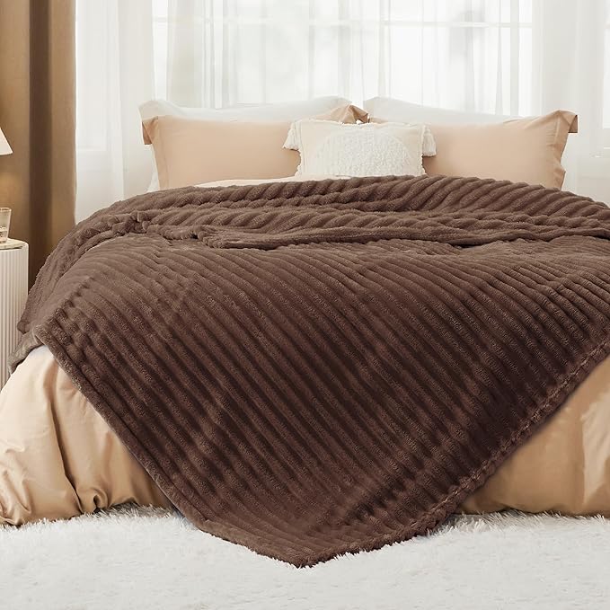 Bedsure Fondue Fudge Full Blanket for Bed - GentleSoft Cozy Soft Blankets for Women, Cute Small Fleece Throws for Girls, Birthday Gifts for Women, Mothers Day Decor Gifts for Mom, 84x90 Inches