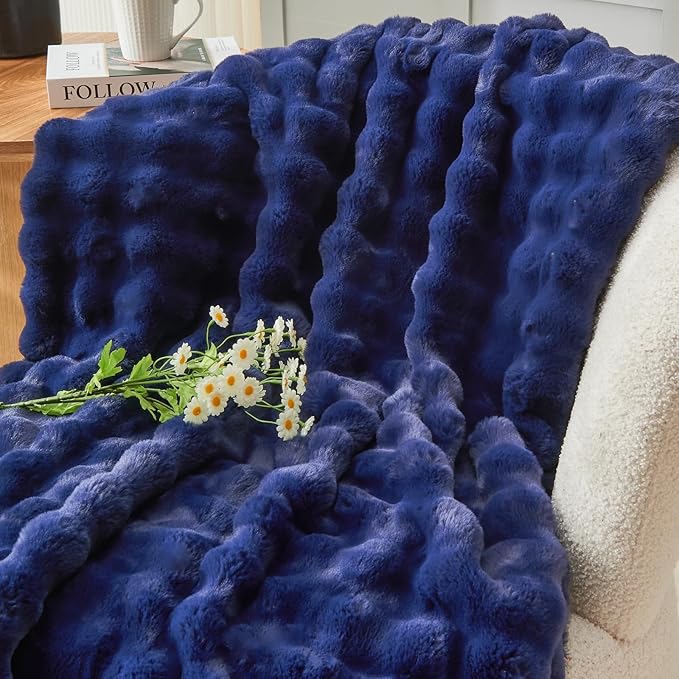 NEWCOSPLAY Faux Fur Twin Blanket Dark Navy Bubble Blanket Thick Warm Soft for Couch Sofa Bed 550GSM (Dark Navy, Twin(60"x80"))