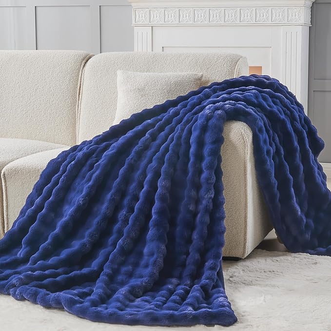 NEWCOSPLAY Faux Fur Twin Blanket Dark Navy Bubble Blanket Thick Warm Soft for Couch Sofa Bed 550GSM (Dark Navy, Twin(60"x80"))