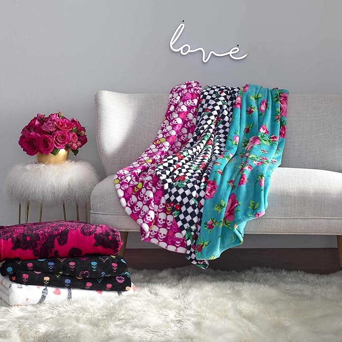 Betsey Johnson - Throw, Ultra-Soft Plush Blanket, Use for Couch, Bed, or Lounges, Dorm Essentials (Betsey Signature, 50" x 70")