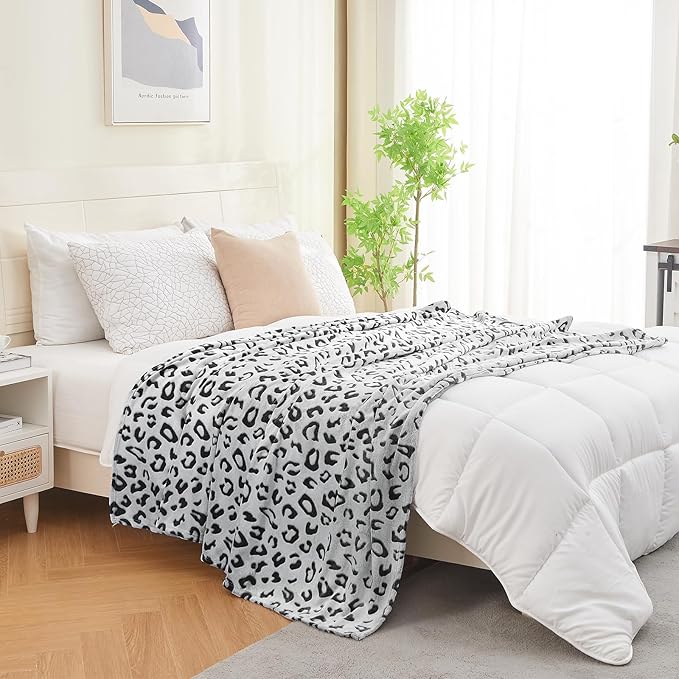 SOCHOW Flannel Fleece Cheetah Print Throw Blanket for Women, Lightweight Super Soft Cozy Plush Blanket, 60 x 80 Inches Black Leopard