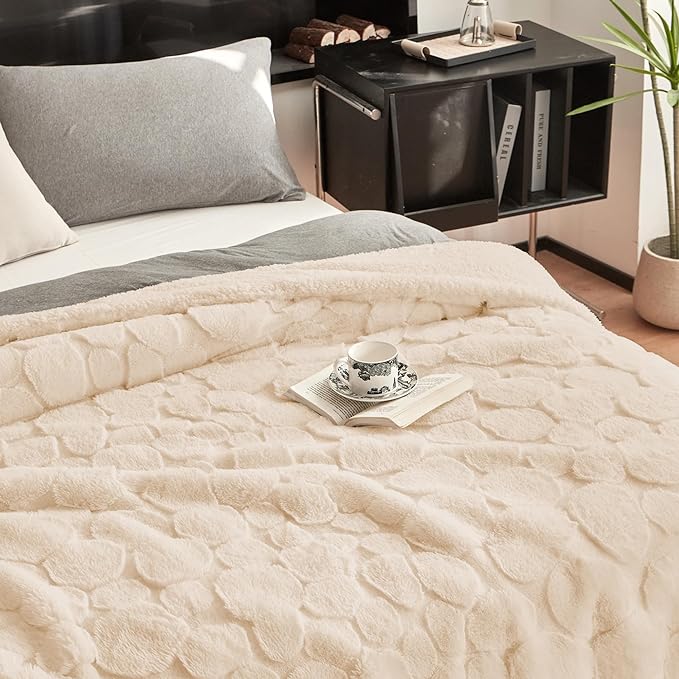 50x70 Inches Ultra-Soft Fuzzy Faux Fur Plush Throw Blanket - Thick, Warm Sherpa for Couch, Sofa, Bedroom, Camping - Decorative Blanket for Cozy Warmth, 680 GSM Cloud Camel Brown