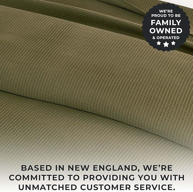 Great Bay Home 100% Cotton Blanket for Twin Size Bed | Lightweight and Breathable Waffle Weave Blankets for Summer & Spring | Versatile, Layering Dark Green Bed Blanket, Olive, 90x66 inches