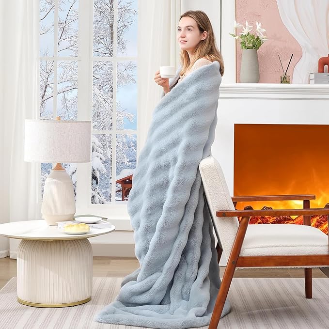 Touchat Luxury Faux Rabbit Fur Throw Blanket for Couch, Super Heavy Warm Cozy Blanket for Sofa Bedroom Living Room, Ultra Soft Fluffy Reversible Plush Blanket for Home Decor Gifts, Blue