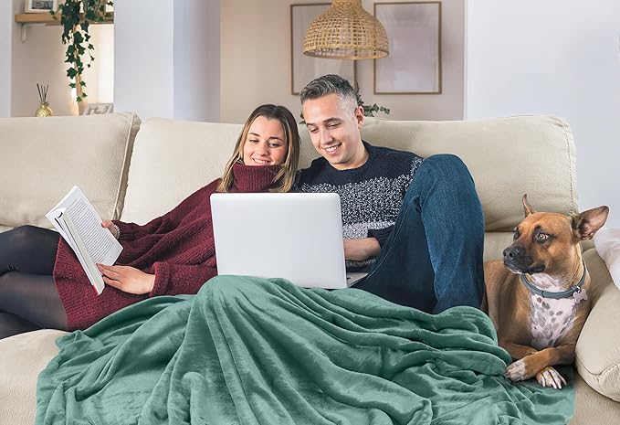 Utopia Bedding Fleece Blanket King Size Celadon 300GSM Luxury Fuzzy Soft Anti-Static Microfiber Bed Blanket (90x102 Inch)