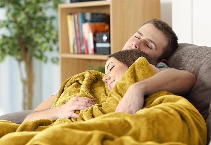 Utopia Bedding Fleece Blanket King Size Gold 300GSM Luxury Fuzzy Soft Anti-Static Microfiber Bed Blanket (90x102 Inch)