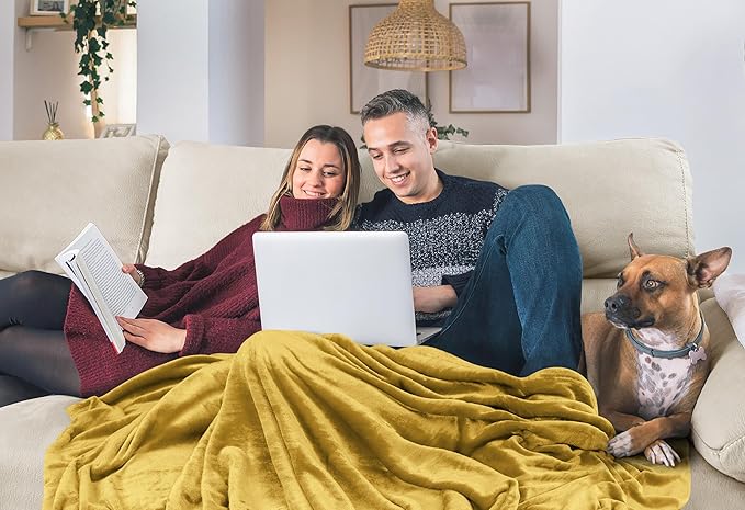 Utopia Bedding Fleece Blanket Full Size Gold 300GSM Luxury Fuzzy Soft Anti-Static Microfiber Bed Blanket (90x84 Inch)