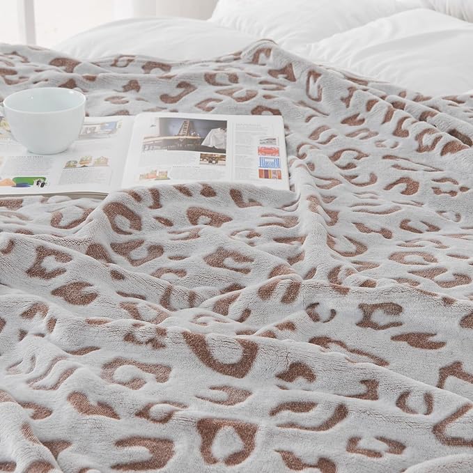 SOCHOW Flannel Fleece Cheetah Print Throw Blanket for Women, Lightweight Super Soft Cozy Plush Blanket, 50 x 60 Inches Brown Leopard