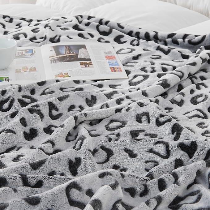 SOCHOW Flannel Fleece Cheetah Print Throw Blanket for Women, Lightweight Super Soft Cozy Plush Blanket, 60 x 80 Inches Black Leopard