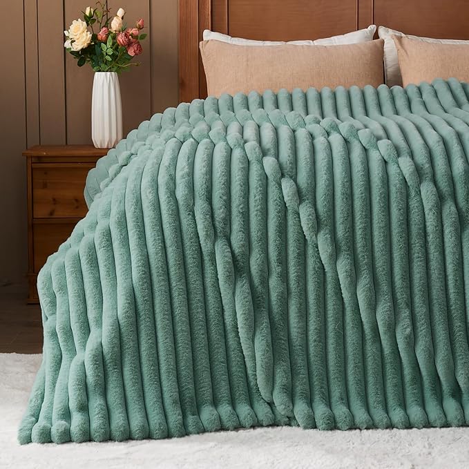 NEWCOSPLAY Faux Fur Twin Blanket New Sage Green 3D Ribbed Plush Thick Warm Blanket for Couch Sofa Bed 850GSM (New Sage Green Ribbed, Twin(60"x80"))