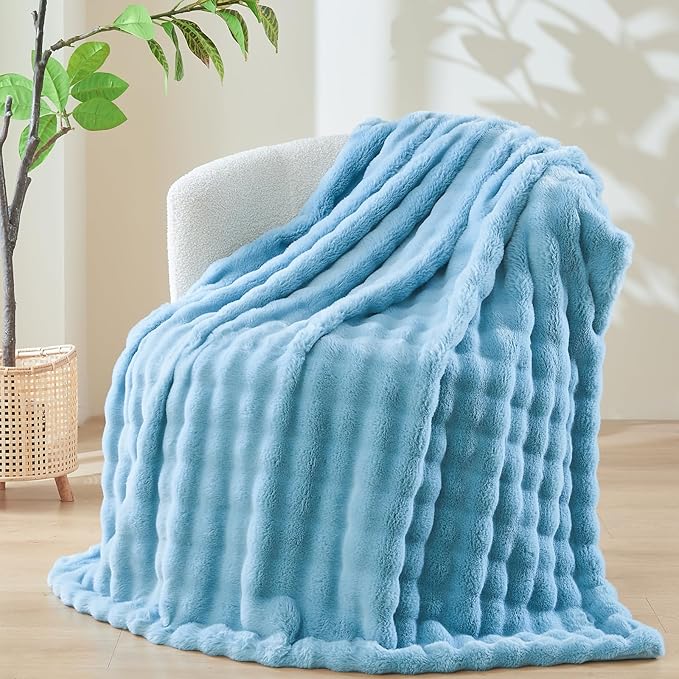 NEWCOSPLAY Faux Fur Twin Blanket Blue Bubble Blanket Thick Warm Soft for Couch Sofa Bed 550GSM (Blue, Twin(60"x80"))