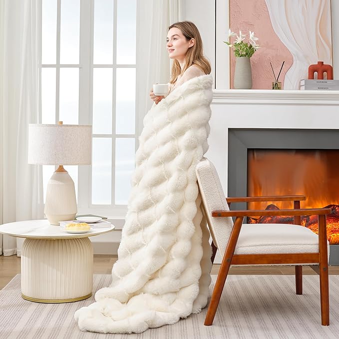 Touchat Luxury Faux Rabbit Fur Throw Blanket Twin Size for Couch,Super Heavy Warm Cozy Blanket for Sofa Bedroom Living Room,Ultra Soft Fluffy Reversible Plush Blanket for Home Decor Gifts,White