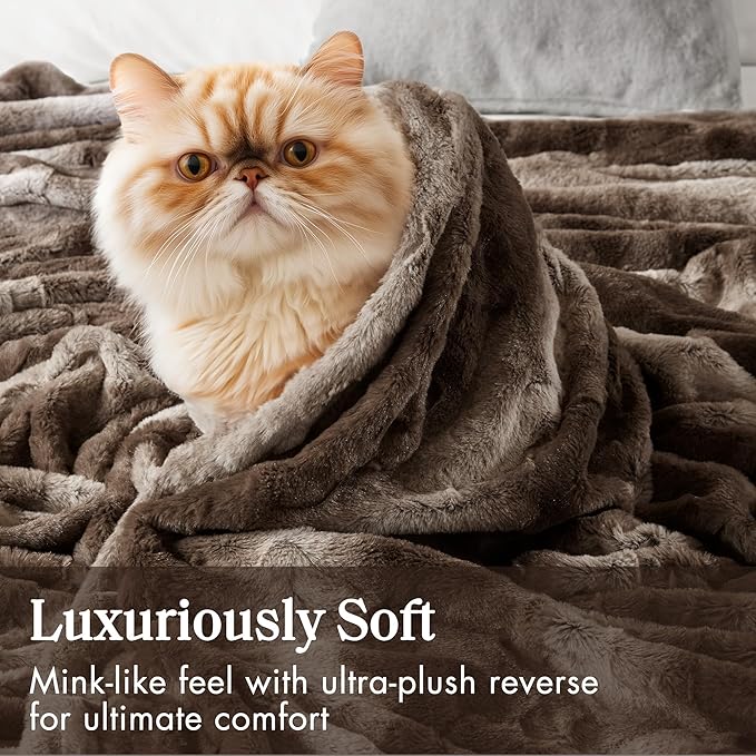 Zuri Ultra-Soft Poly Fur Reversible Plush Blanket - All Season & Lightweight Fuzzy Blanket for Bed, Couch & Sofa - Twin/Twin XL Brown