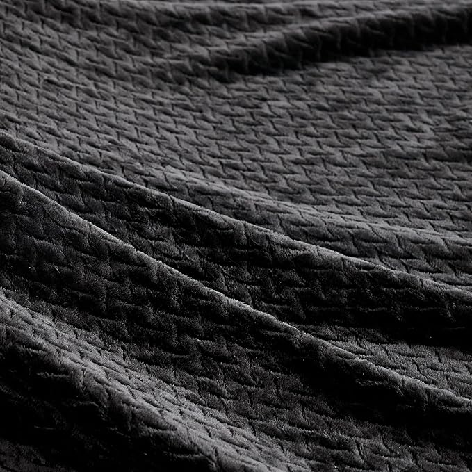 Oversized King Fleece Blanket 120x138 Inches, Seamless Soft Cozy 3D Jacquard Flannel Blanket 10'x11.5' Extra Large for Bed, Sofa, Couch, Travel & Camping, California King Throw, Black Leaf