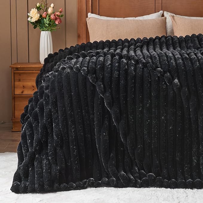 NEWCOSPLAY Faux Fur Throw Blanket Black 3D Ribbed Plush Thick Warm Blanket for Couch Sofa Bed 850GSM (Black Ribbed, Throw(50"x60"))