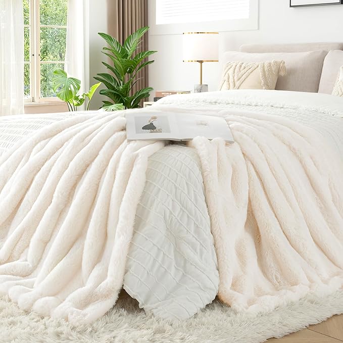 Touchat Luxury Faux Rabbit Fur Throw Blanket for Couch,Super Heavy Warm Cozy Fuzzy Blanket for Sofa Bedroom Living Room,Ultra Soft Fluffy Reversible Plush Blanket for Home Decor Gifts,Cream White
