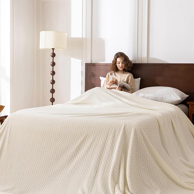 Oversized King Fleece Blanket 120x138 Inches, Seamless Soft Cozy 3D Jacquard Flannel Blanket 10'x11.5' Extra Large for Bed, Sofa, Couch, Travel & Camping, California King Throw, Ivory White Leaf