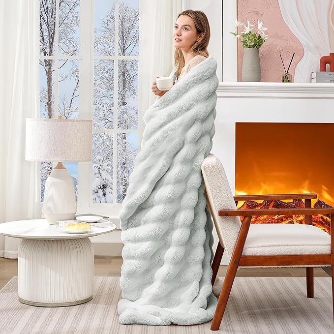 Touchat Luxury Faux Rabbit Fur Throw Blanket for Couch,Super Heavy Warm Cozy Blanket for Sofa Bedroom Living Room,Ultra Soft Fluffy Reversible Plush Blanket for Home Decor Gifts,Grey
