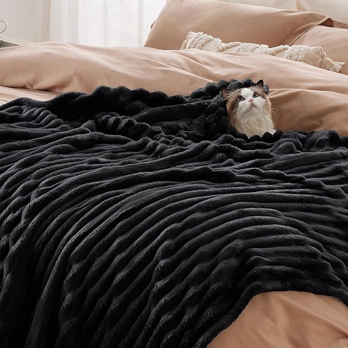 Bedsure Black Blanket Full Size for Bed - GentleSoft Cozy Soft Blankets for Women, Cute Large Fleece Throws for Girls, 84x90 Inches