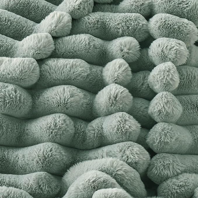 Bedsure Faux Fur Throw Blanket - Soft & Fluffy, Fuzzy, Cozy, Plush Throw Blanket for Couch, Sofa and Bed, Thick and Warm, Decor Gifts for Women, Green, 50x70 inches